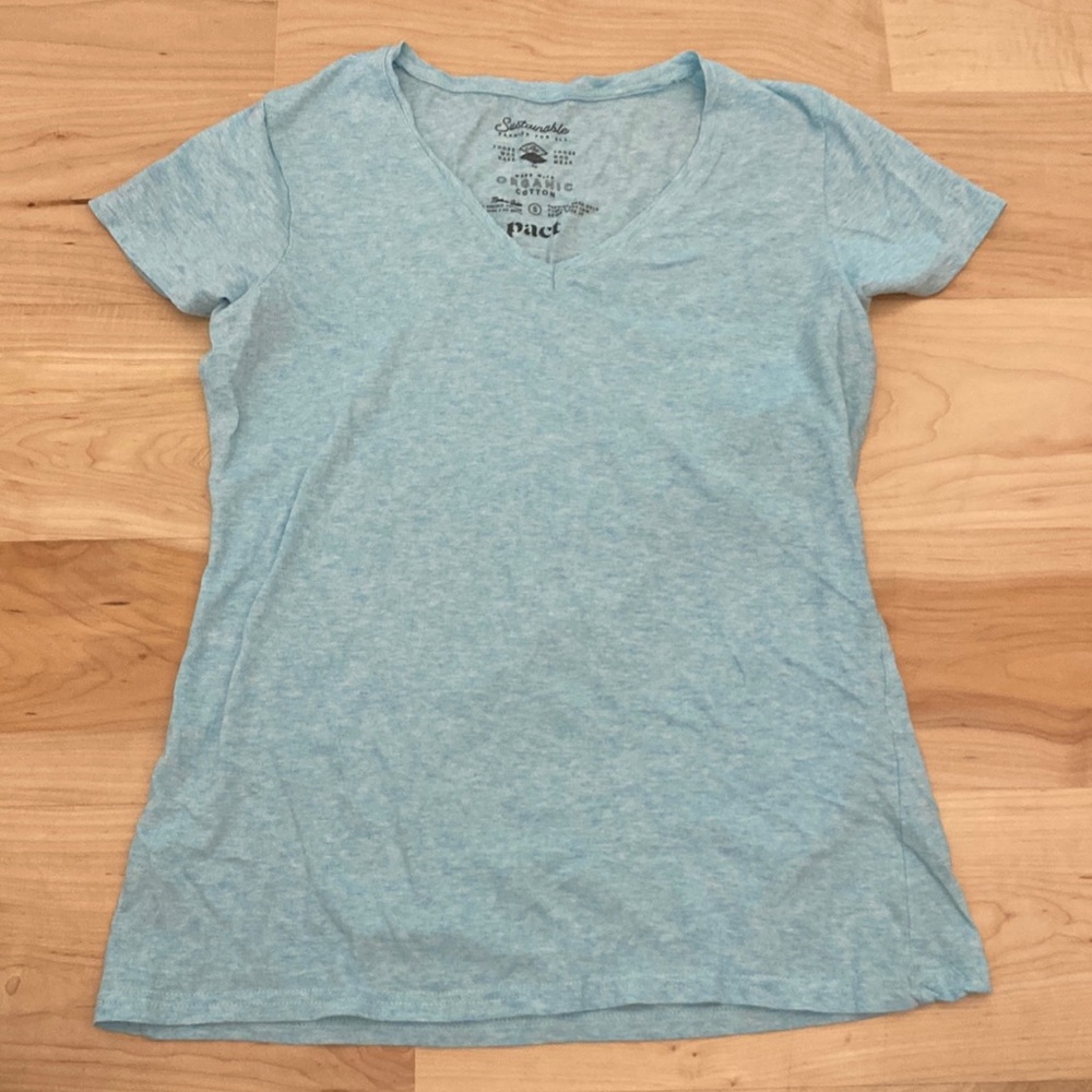Pact Women’s V-Neck Shirt S